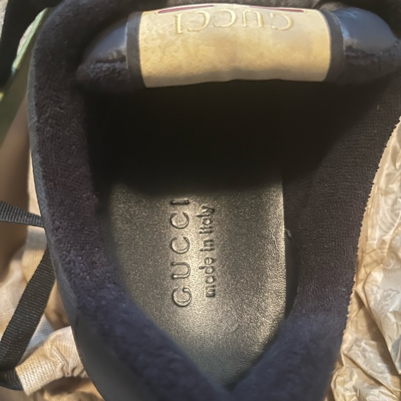 Paid 1,020 and only want 700$ comes with box and they were never worn. - Picture 4 of 5